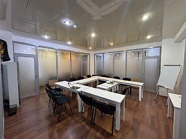 İcarəyə ofislər: Salam. Şəhərin mərkəzində yeni tikili binanın 3-cü mərtəbəsində — 1