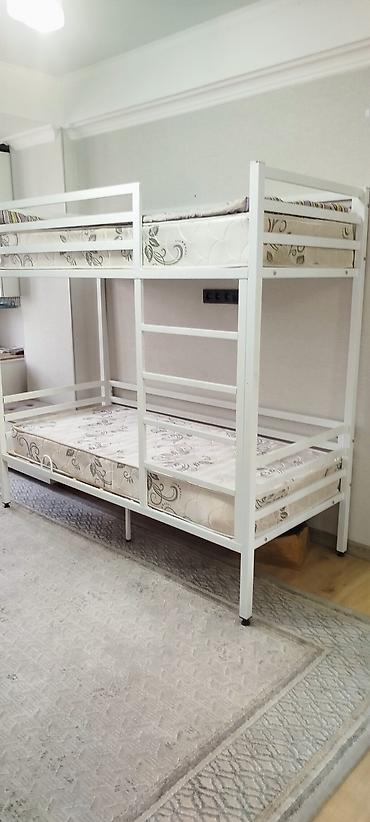 bunk bed: Двухъярусная кровать с матрасами - Конструкция: прочная металлическая — 3