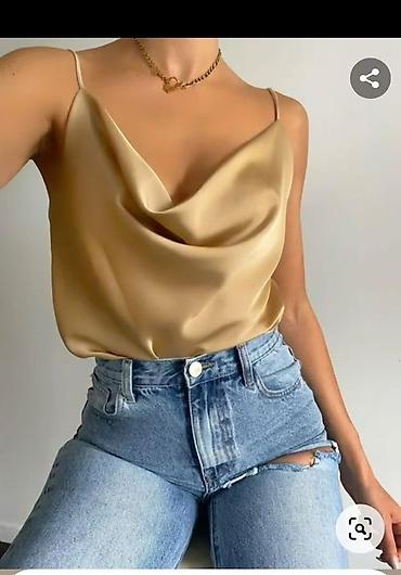 crop kosulja: Satenski krop top sa tankim bretelama
1550 din
S M L — 4