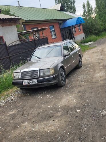 Mercedes-Benz: Автомобиль Mercedes-Benz в кузове универсал. Машина окрашена в серый