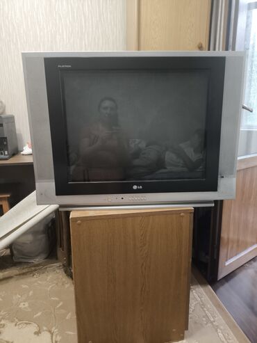 Телевизоры: 500 сом, ламповый телевизор LG, диагональ 1 м
