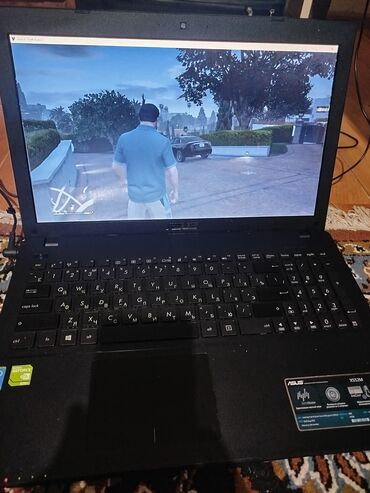 notbuk çantaları: Asus notbukdur.Gta5 vəs kimi oyunları açır.tək problemi zaryatka