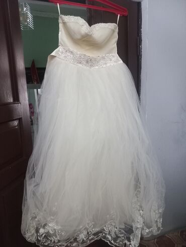 Платья: Свадьбенное платье 3000сом подарок туфли