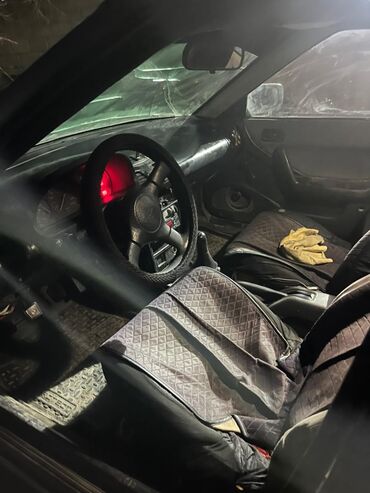 Mazda: Mazda 323: 1989 г., 1.6 л, Механика, Бензин, Седан — 7