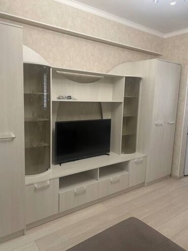 квартира берилет узак моонотко жаш балалууларга жертвмдан: 1 бөлмө, Кыймылсыз мүлк агенттиги, Чогуу жашоосу жок, Толугу менен эмереги бар