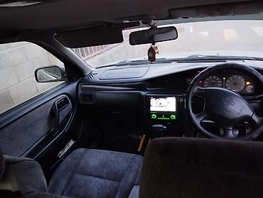 Nissan : 2000 г., 1.8 л, Автомат, Бензин, Седан
