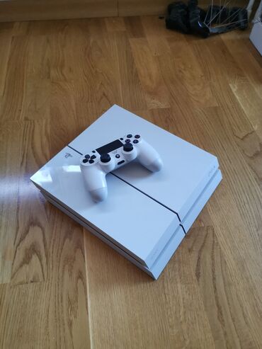 decje igrice: Sony PS4 White Edition u odlicnom stanju ! ! !    Moguca zamena za