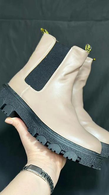 Ботинки и ботильоны: Срочно продаются. Скидка . Акция. Женские челси на массивной подошве — 2