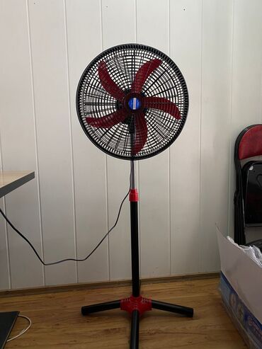 вентилятор с охлаждением воздуха для дома: Вентилятор AEG, Напольный