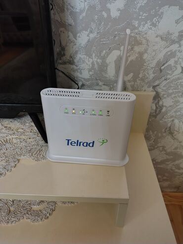 Modemlər və şəbəkə avadanlıqları: Kabelsiz mademi yendir islenmib ayliqi 10 azn interneti gucludi