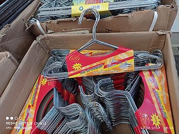 вешалки для одежды: Müxtəlif modellərdə asılqanlar - Materiallar: metal, plastik və ağac — 2