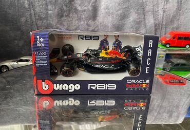 все для автомобиля: Коллекционная модель Red Bull RB19 Oracle team F1 2023 Pilots 