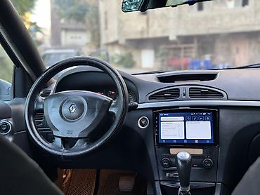Renault: Renault Laguna sedan Mashin tam olaraq zavoddur. Vurugu, udari deyisen — 5