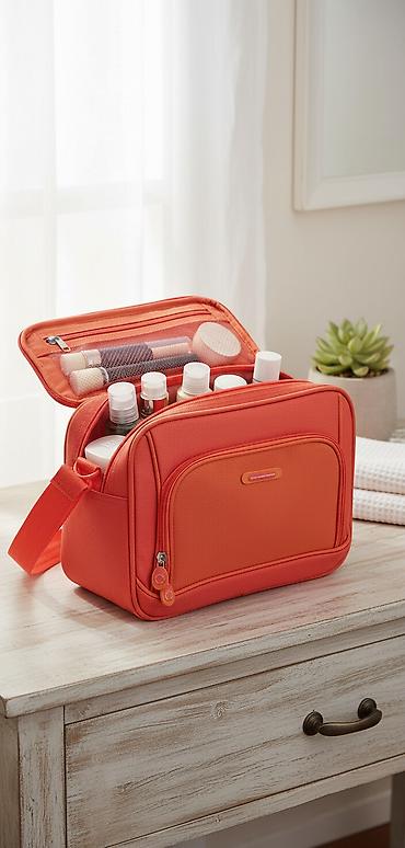 Putni koferi i torbe: Beneton rucna torba ili mini kofercic dimenzije 35x27 visina 18cm — 1