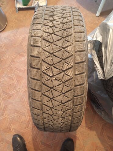 Шины: Шины 235 / 60 / R 18, Зима, Б/у, Внедорожные (АТ/МТ), Япония, Bridgestone