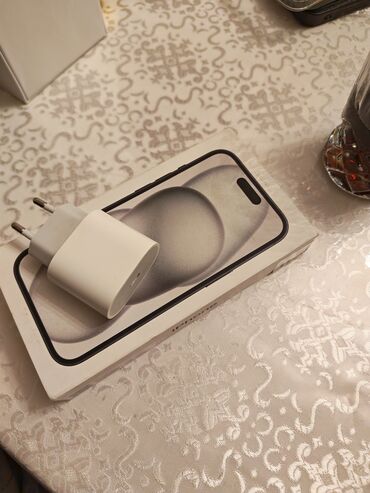 Apple iPhone: IPhone 15, 128 GB, Qara — 11