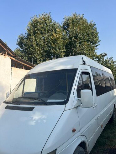 возьму машину в аренду под такси: Микроавтобус Mercedes-Benz Sprinter (длинная база, высокий потолок)