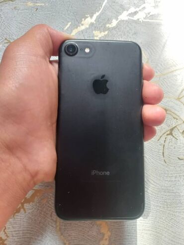 Apple iPhone: IPhone 7, Б/у, 128 ГБ, Черный, Чехол, 75 %