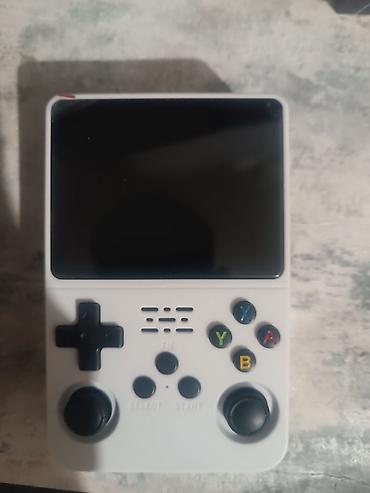 xbox series controller: Портативная игровая консоль R36S - Экран: 3.5" с высоким разрешением — 2