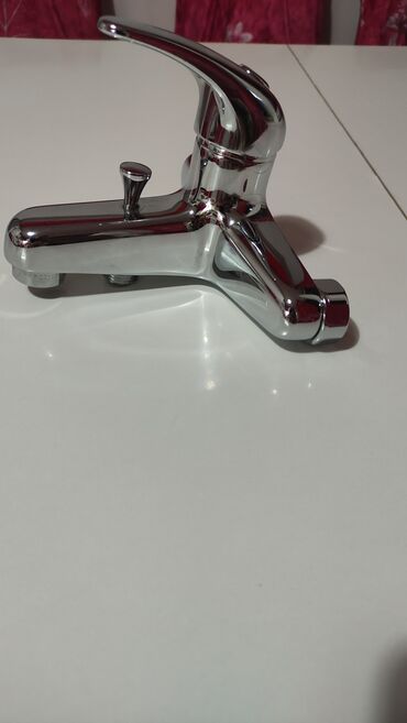 WC šolje i lavaboi: Moderna i kvalitetna sanitarija i slavine za kuhinju i kupatilo — 21