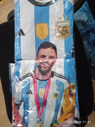 İdman formaları: Futbol ücün geyim- ;/komanda formaları./qiyməti 35 AZN.(metro — 20