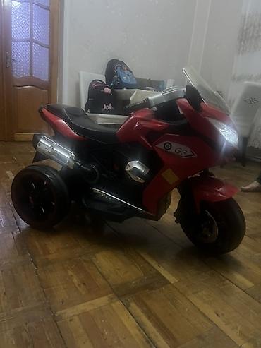 forma ucuz: Uşaq elektrik motosikleti – 3 təkərli, idman stili, qırmızı rəng ela — 2