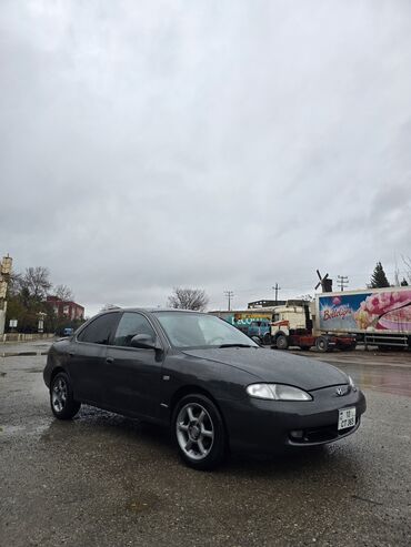 Hyundai: Hyundai Elantra: 1.6 l | 1996 il Sedan — 3