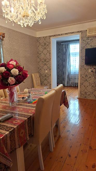 Mənzillər: Bakı, 8-ci kilometr, 3 otaqlı, Köhnə tikili, m. Neftçilər, 96 kv. m — 10