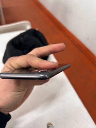 Apple iPhone: IPhone 11, Б/у, 128 ГБ, Черный, Чехол, 76 % — 15