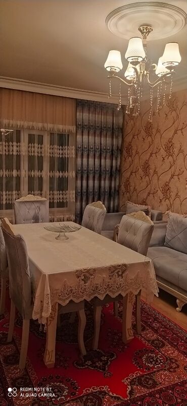 fasad boya renkleri: Qonaq otağı üçün, Açılan, Dördbucaq masa