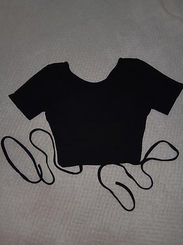 helake: Crni ženski crop top sa kratkim rukavima i efektnim otvorenim leđima — 1