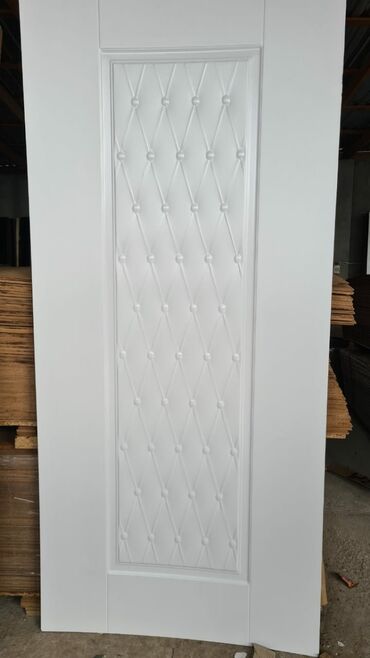 Furnitura və aksessuarlar: Ağ rəngli dekorativ interyer qapısı. - Material: MDF əsaslı, hamar