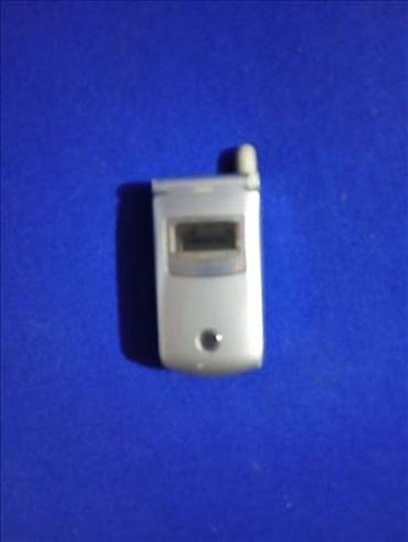 cat mini telefon: Motorola T270

Telefon kao nov,radi na svim mrežama,baterija dobra — 3