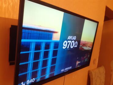telivizor: İşlənmiş Televizor Hisense DLED 82" 4K (3840x2160), Ünvandan götürmə