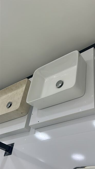 Unitazlar: Divara quraşdırılan, ağ rəngli bu tualet müasir vanna otağı dizaynları — 17