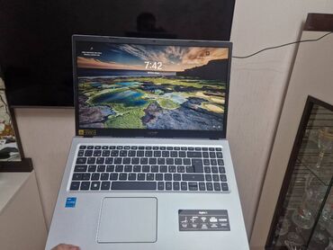 Acer: Acer 15.6 ", Intel Core i3, 256 GB