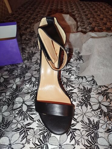 Basanoşka və səndəllər: Ölçü: 38, rəng - Qara, Yeni -da lalafo.az — 9 Basanoşka və səndəllər: Ölçü: 38, rəng - Qara, Yeni — 9