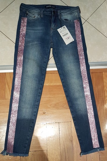 crne haljine zara: Zara farmerke . S velicina. Moze i xs. Sa strane uz ivicu je ranfla sa