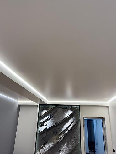 Трековые светильники и споты: Все элементы работают вместе: свет, линии потолка и ниши. За счёт — 13