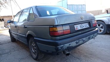 Транспорт: Volkswagen Passat: 1988 г., 1.8 л, Механика, Бензин, Седан