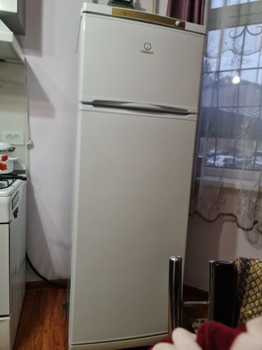 скупка халадилник: Муздаткыч Indesit, Оңдоо талап кылынат, Эки камералуу, 60 * 165 * 45