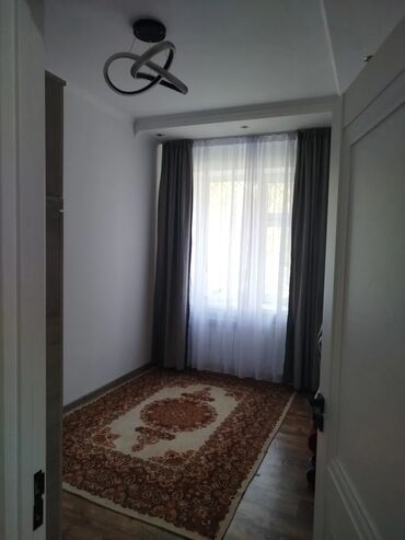 квартира на доме торговли: 2 комнаты, 48 м², Сталинка, 1 этаж