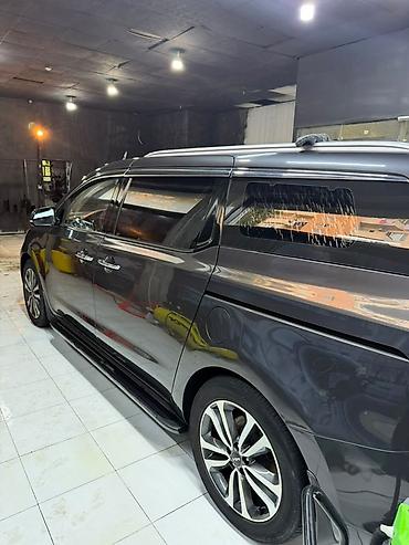 kia optima2016: Kia Carnival minivan - Kuzov: qrafit-boz rəng, xrom ön barmaqlıq və — 5