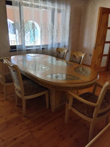 белый стол на кухню: Qonaq otağı üçün, İşlənmiş, Açılmayan, Oval masa, 8 stul
