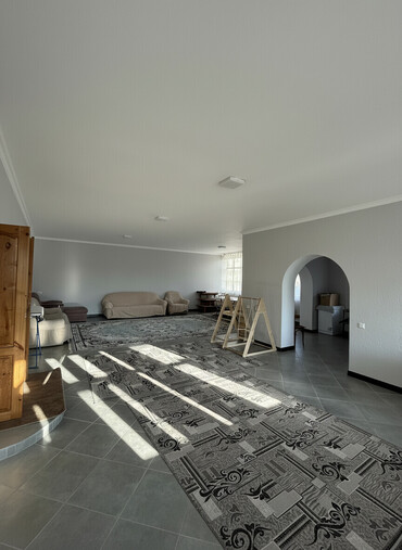 Посуточная аренда домов: Гостевой дом «Домик» КАРАКОЛ. Inst: guesthouse_domik.karakol Рядом — 1