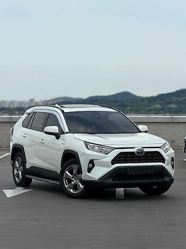 Toyota RAV4: 2021 г., 2.5 л, Автомат, Гибрид, Кроссовер