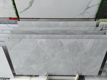 Kafel və metlax: Mərmər görünüşlü keramik plitələr müxtəlif interyerlər üçün geniş