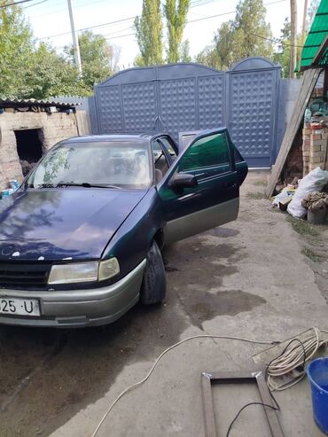 вектро: Opel Vectra: 1989 г., 1.8 л, Механика, Бензин, Седан