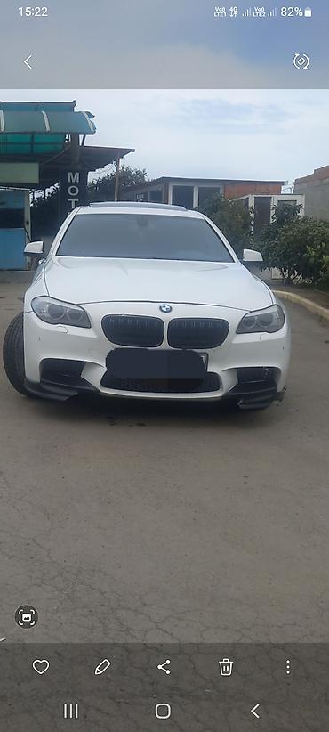 bmw z4 satilir: BMW 5 Series sedan (F10) – ağ rəng, M‑paket üslublu eksteryer. masin — 8