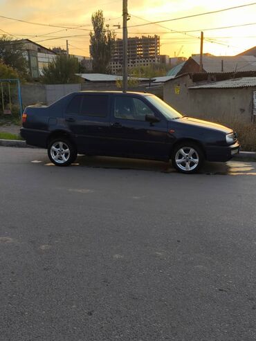 парок на венто: Volkswagen Vento: 1993 г., 1.8 л, Механика, Бензин, Седан